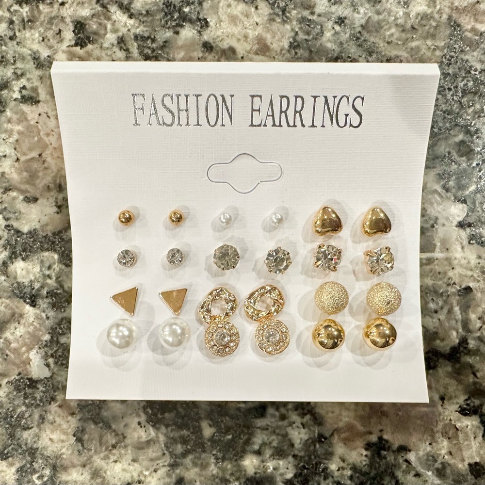 NWOT Set of 12 Pairs of Earring Studs